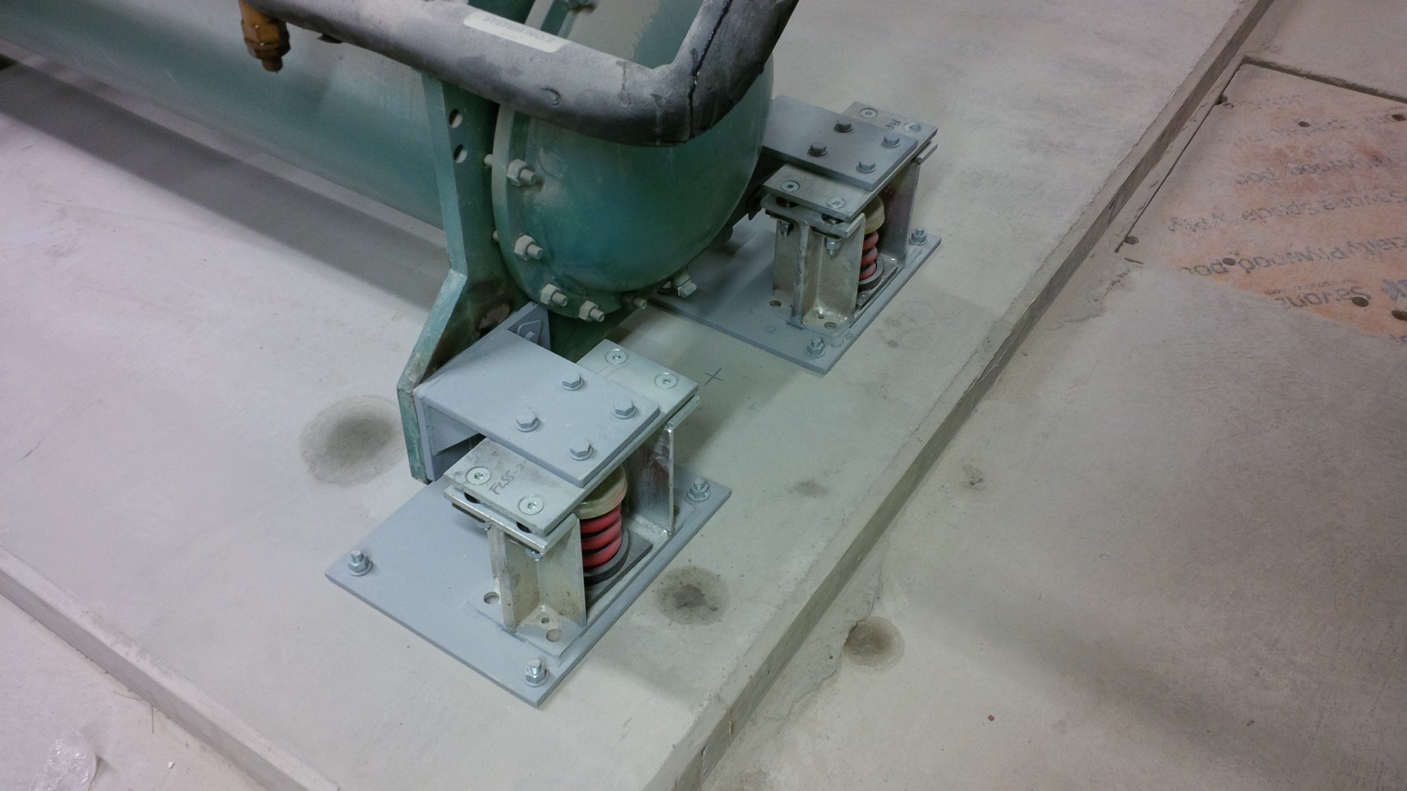 KINETICS® FLSS isolators